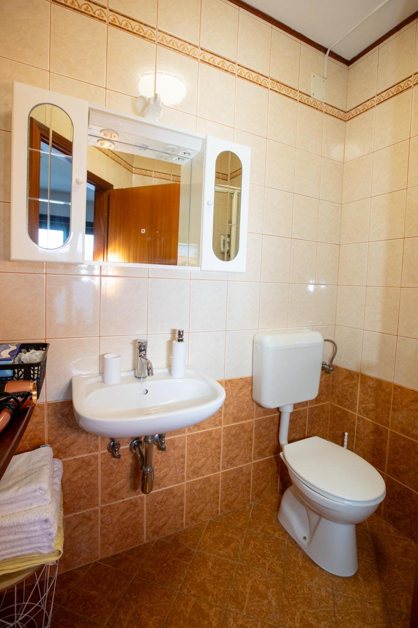 Guesthouse Sanabor Postojna Eksteriør bilde